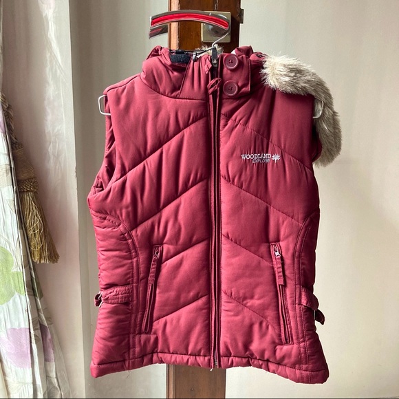 Woodland Jackets & Blazers - Maroon puffer jacket by Woodland with fur detailing